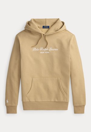 Beigen värinen Polo Ralph Lauren -huppari, jossa vetoketjullinen etutasku, kiristysnauhalla varustettu huppu ja valkoinen kirjailtu logoteksti rinnassa ja hihassa.