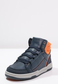 fullstop. Sneakersy wysokie
