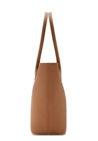 Bruine leren tote bag met een gestructureerd ontwerp, voorzien van twee stevige handvatten en een gladde, gestructureerde oppervlakte.