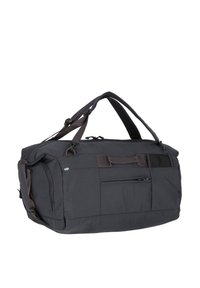 Bolsa de deporte gris oscuro con mangos acolchados, bolsillo con cremallera en la parte delantera y acentos laterales. Fabricada con un tejido duradero y de textura suave.