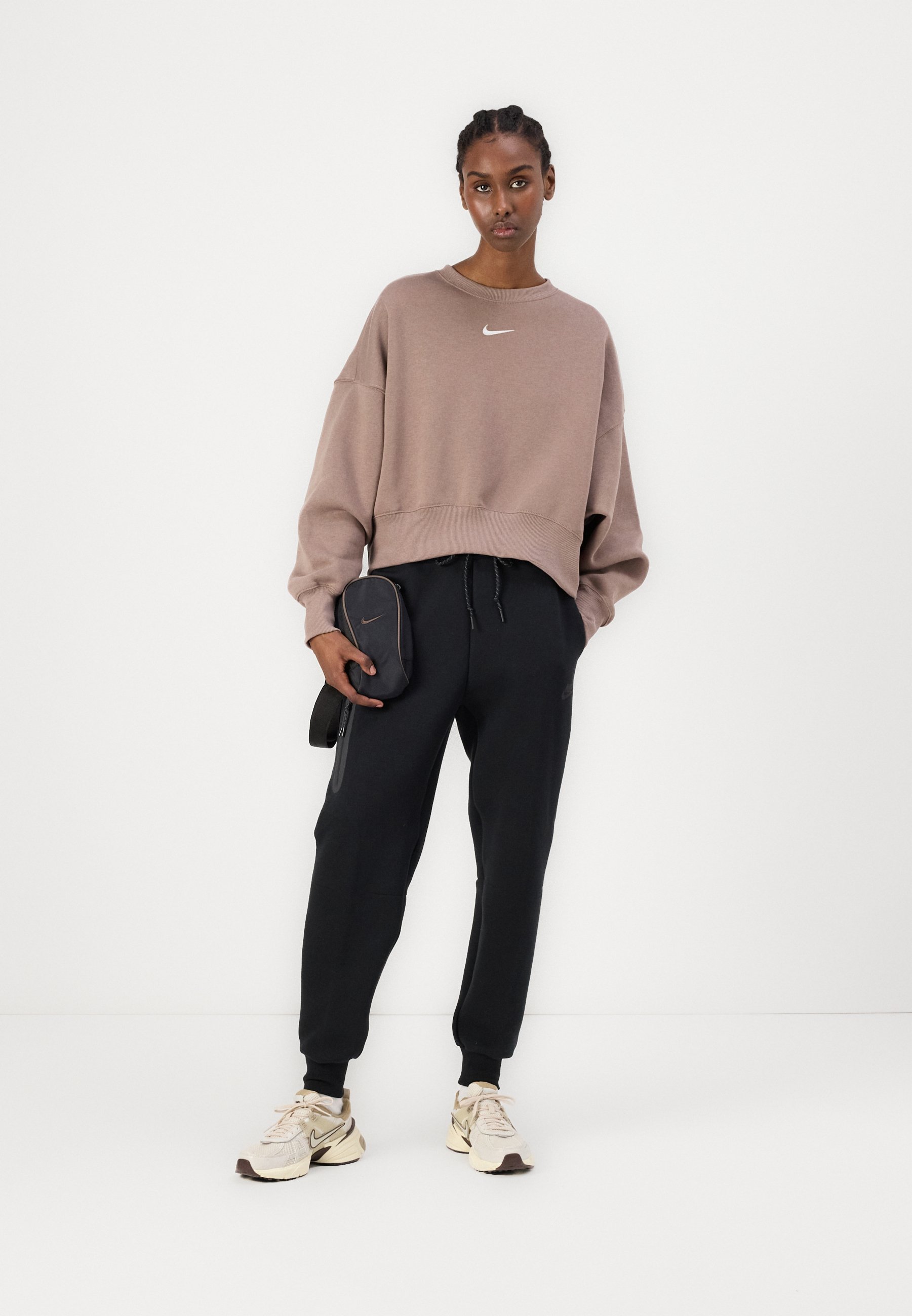 brown oversized nike sweatshirt