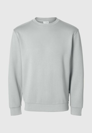 Sweatshirt gris clair avec un col rond, des manches longues, des poignets et un ourlet à côtes, fabriqué dans un tissu lisse et doux. Pas de logos visibles.