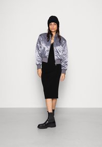 Calvin Klein Jeans REVERSIBLE - Blusão aviador - fossil grey