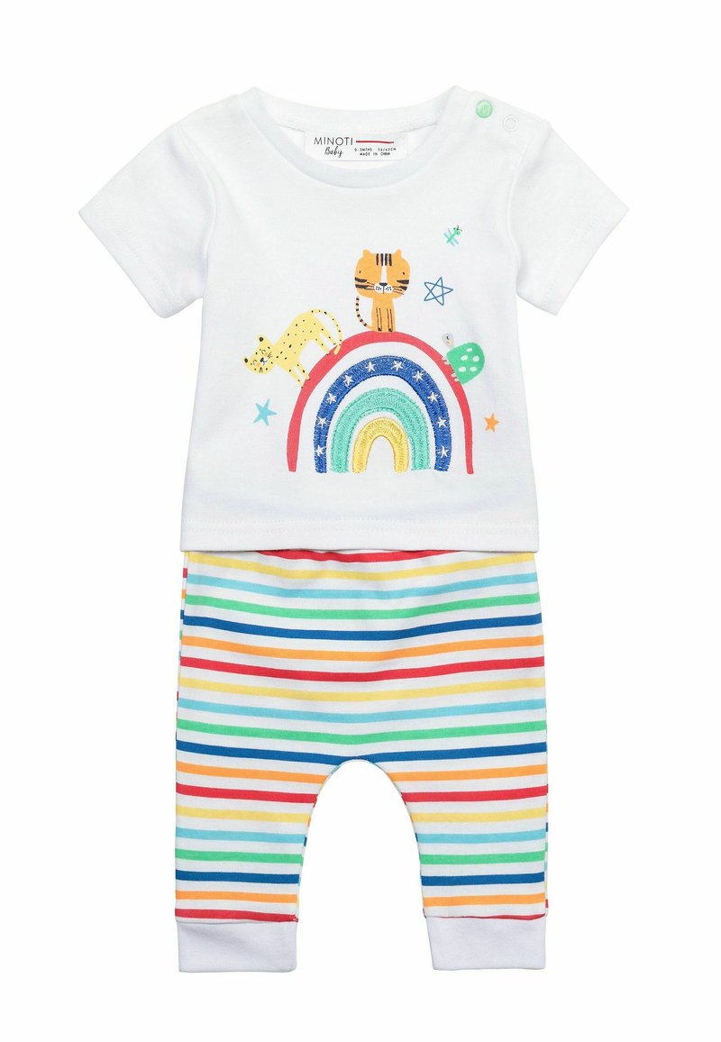 Camiseta blanca de manga corta con gráficos de animales coloridos e impresión de arcoíris. Pantalones a rayas en múltiples colores con cinturilla y puños elásticos.