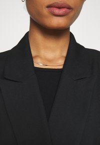 JUST FEMALE WATSON - Casaco curto - black