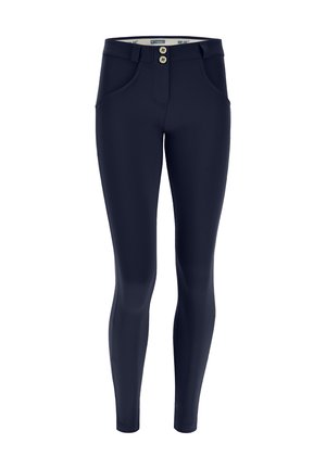 Leggings azul marino hechos de tela elástica, con un corte ajustado, dos bolsillos frontales y cierre de botones en la parte delantera. Textura suave y diseño ceñido.