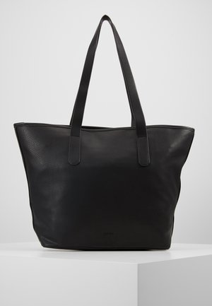 Borsa a spalla in pelle nera con finitura texturizzata, forma allungata e doppio manico robusto. Logo del marchio in rilievo sul fronte.