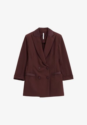 Blazer marrone doppiopetto con rever a punta, maniche lunghe e polsini arrotolati. Realizzato in tessuto liscio con due bottoni frontali.