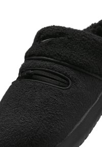 Nike Sportswear Domácí obuv - black black dark smoke grey