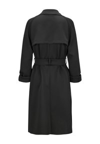 Schwarzer Trenchcoat mit einem taillierten Gürtel, langen Ärmeln mit umgeschlagenen Manschetten und einem Rückenschlitz für mehr Bewegungsfreiheit. Glatte Stoffstruktur.