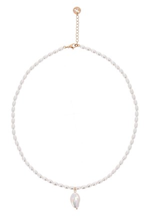 Fehér ovális gyöngysor szabálytalan alakú, irizáló gyöngy medállal és arany láncos kapoccsal, hosszabbítóval.