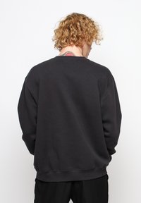 On Vacation Sudadera - black