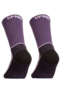 Lila gerippte Socken mit schwarzem Fersen- und Zehenbereich, die hellrosa Akzente und Text enthalten. Hergestellt aus dehnbarem Stoff für hohen Tragekomfort.