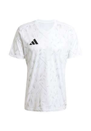 Maglia sportiva bianca con un motivo geometrico, colletto a V, maniche corte e logo Adidas nero sul lato sinistro del petto. Realizzata in materiale leggero.