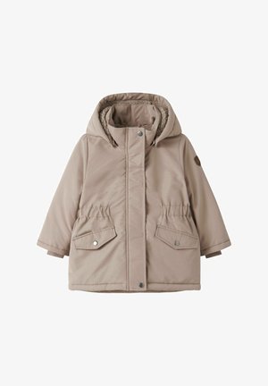 Beige polstrovaná bunda s kapucí, má texturovanou podšívku, elastický pas a dvě přední kapsy se stiskacími knoflíky. Hladký vnější materiál.