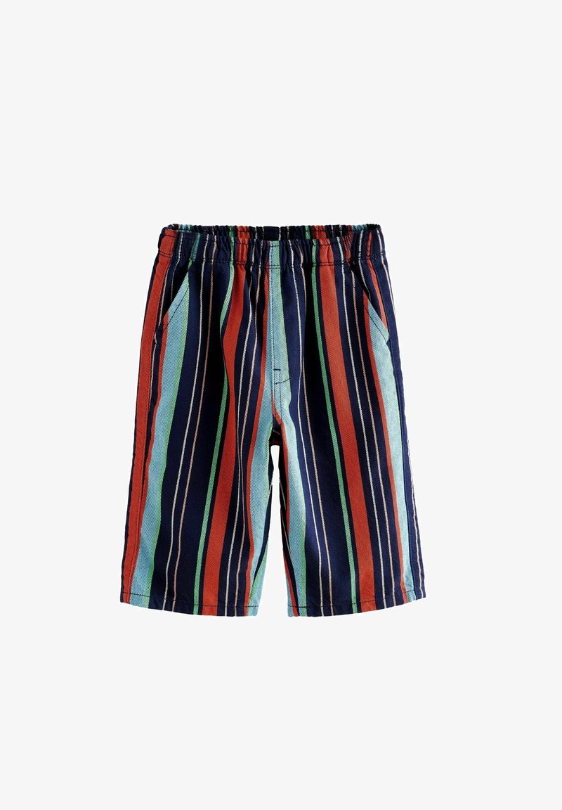 Shorts à taille élastique avec rayures verticales bleu marine, rouge, bleu clair, vert et blanc, avec poches latérales et coupe ample.
