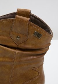 Dockers by Gerli Botki kowbojki i motocyklowe