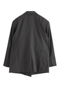 Sort blazer med stribede detaljer, der har en notch-lapel, lange ærmer og knapdetaljer ved manchetterne, samt en lidt længere bagkant.