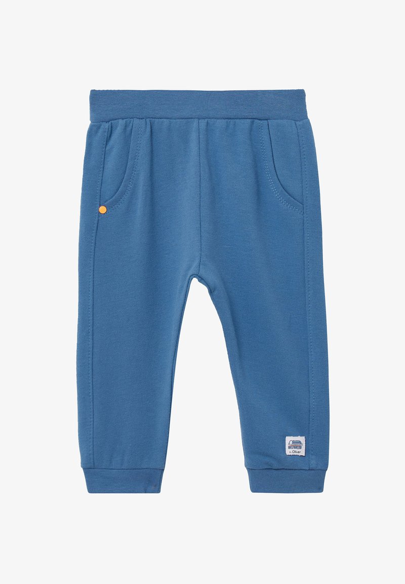 Blauwe katoenen sweatpants met elastische tailleband, twee zijzakken, oranje accentknop en logo patch op het been. Zachte, gladde textuur.