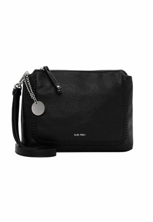 Borsa a tracolla in pelle nera con dettagli impunturati, catena argentata e logo. Forma rettangolare con superficie testurizzata e chiusura con zip.