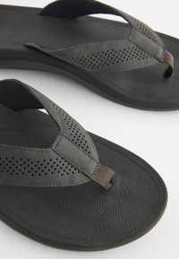 Next TEXTURED REGULAR FIT - Baseina iešļūcenes - grey