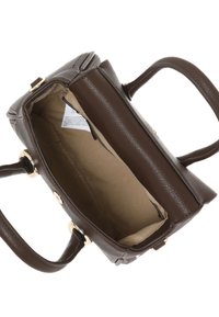 Bruine leren handtas met gouden hardware, rechthoekige vorm, twee handvatten en een beige binnenvoering. Interieur bevat een label en een zak.