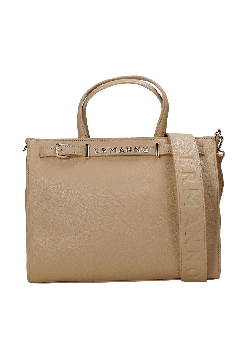 Borsa a tracolla in pelle beige con manici doppi e tracolla rimovibile. Presenta dettagli metallici e logo inciso. Forma strutturata.