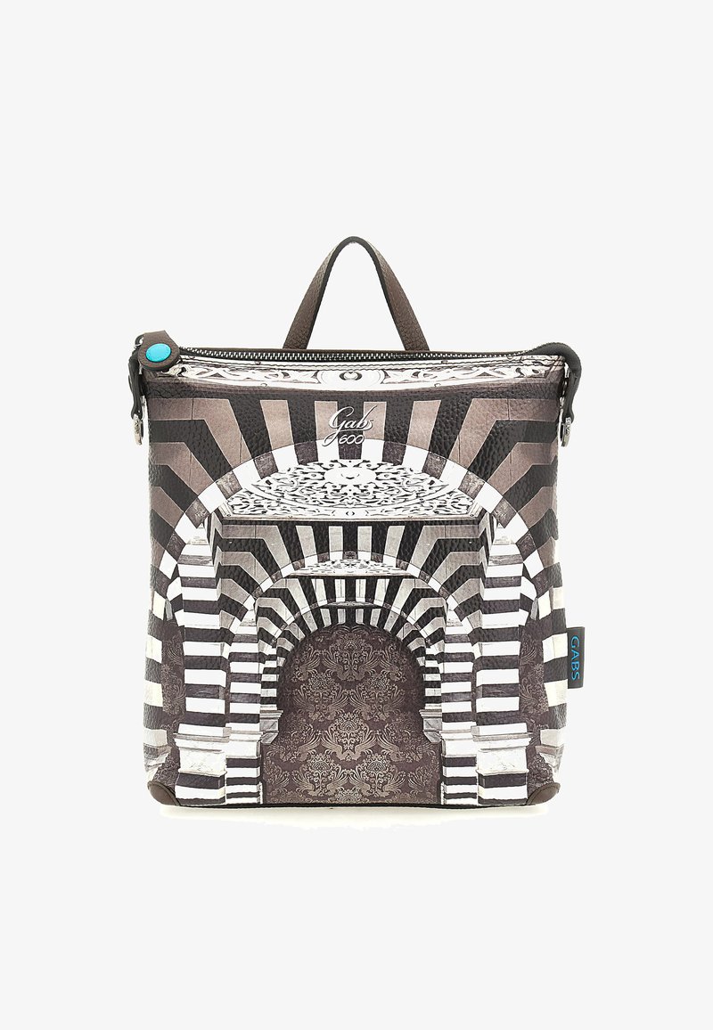 Borsa a mano a righe e motivi in bianco e nero, con archi e dettagli ornamentali. Include un accento blu sul cursore della cerniera e una maniglia.