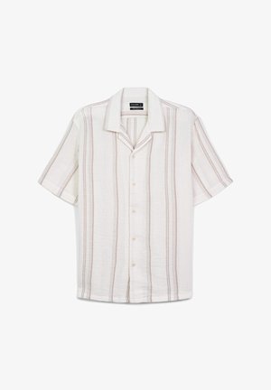 Chemise à manches courtes en tissu beige clair, dotée de rayures verticales en beige plus foncé et d'une texture douce. Design de col classique.