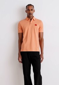 HUGO DERESO - Poloskjorter - medium orange