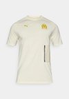 OM PUMATECH POCKET TEE - Sport T-Shirt - alpine snow/golden-coloured fog