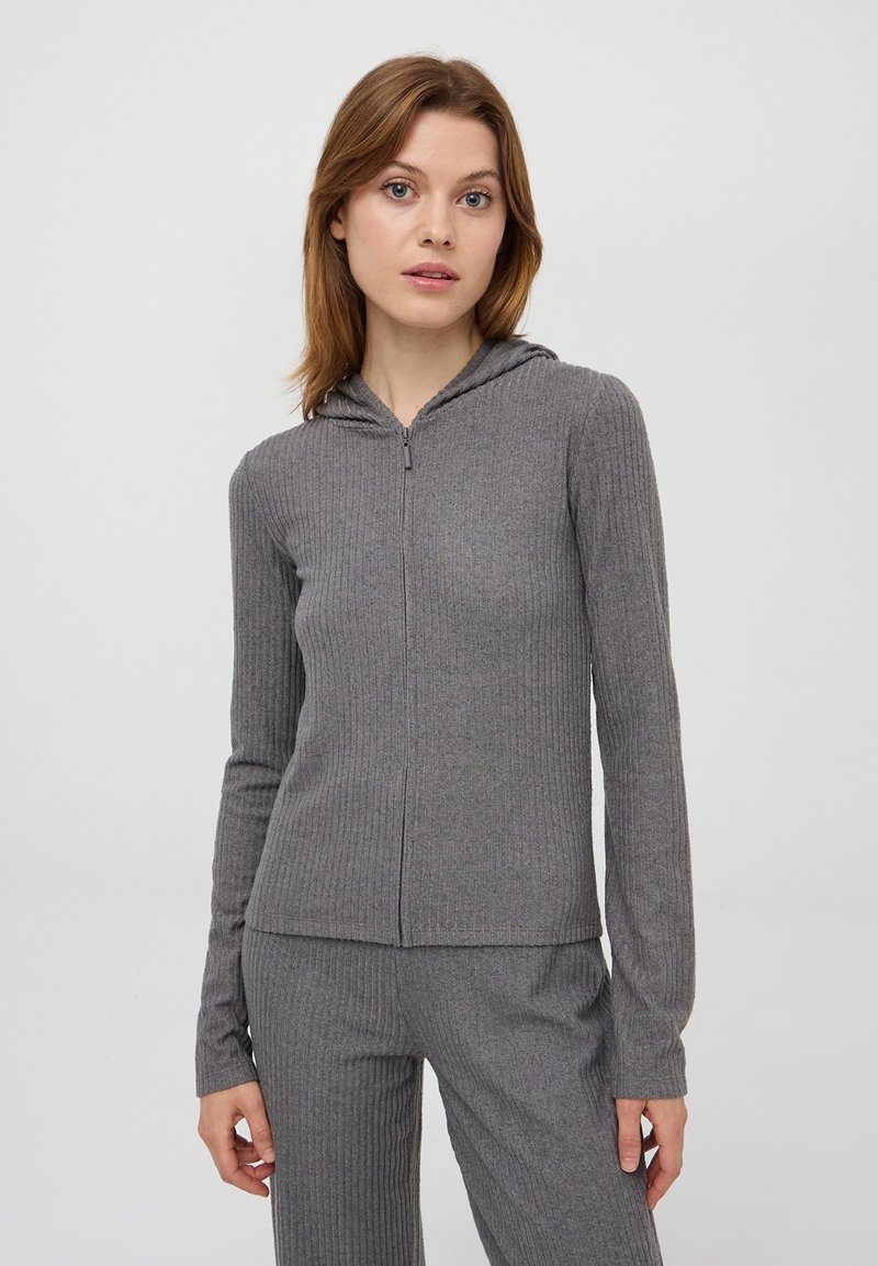Szary, prążkowany hoodie na zamek z kapturem, długimi rękawami i dopasowanym krojem, wykonany z teksturowanej dzianiny.