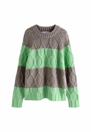 Grüner und grauer Strickpullover mit einem Zopfmuster, der abwechselnd horizontale Streifen in Hellgrün und Grau aufweist. Crew-Neck-Design.