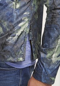 Napapijri Leichte Jacke - blue