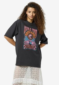 Noisy May OVERSIZE RUNDHALS MIT ROCK'N'ROLL PRINT - Print T-shirt - dunkelbraun