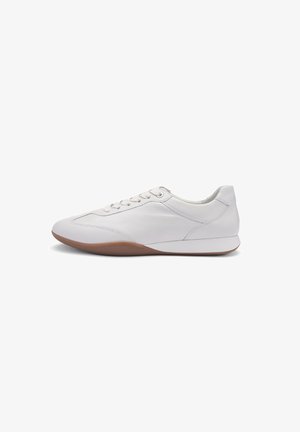 White low-top leather sneaker with beige rubber sole and white laces, displayed on a white background, side view.