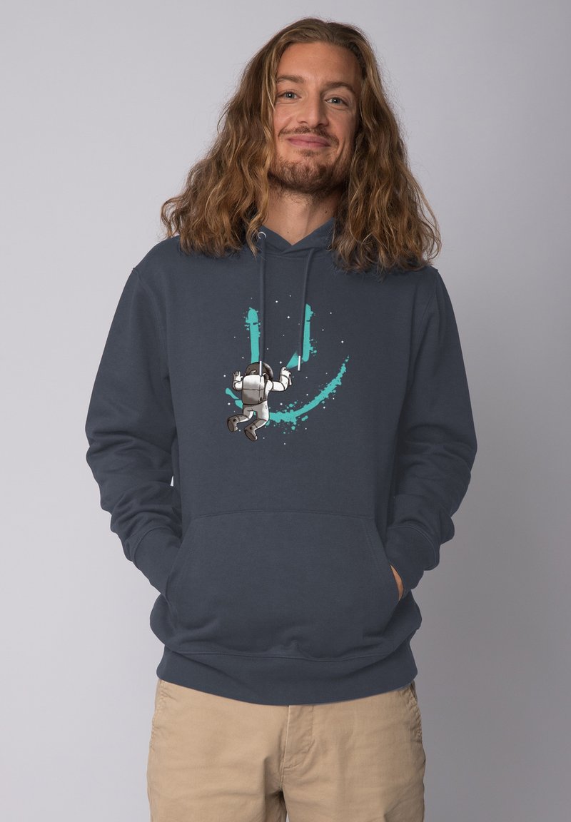 Marinefarbener Hoodie mit einer Fronttasche, der ein Astronautenmotiv und türkisfarbene Spritzer zeigt. Weicher Stoff mit langen Ärmeln und verstellbarem Kordelzug an der Kapuze.