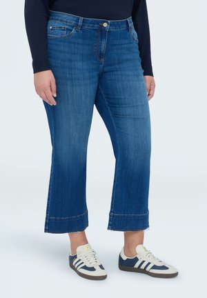 KICK LAVAGGIO EFFETTO - Flared jeans - blu