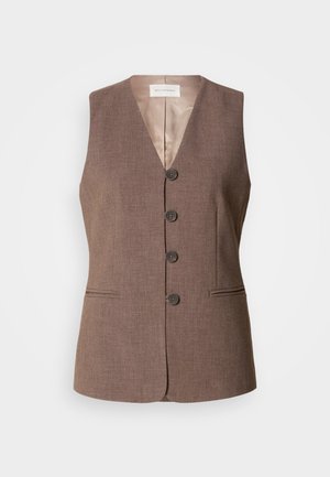 Gilet marrone senza maniche con scollo a V, cinque bottoni e tasche laterali. Realizzato in un tessuto testurizzato con una fodera interna liscia.