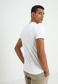 Hollister Co. Icon Crew T-Shirt 3-Pack - Pamata T-krekls - white