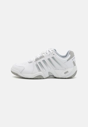 ACCOMPLISH IV OMNI - Multicourt tennis shoes - white/vapor blue/silver