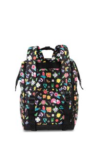 Sac à dos en tissu noir avec des motifs floraux colorés et des crânes. Inclut des bretelles rembourrées et une poignée supérieure pour un transport facile.