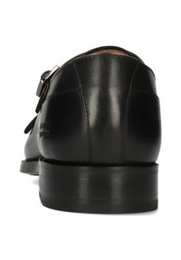 Czarne skórzane buty z gładkim wykończeniem, okrągłym toe i pojedynczym paskiem na klamrze; solidna gumowa podeszwa z drobnymi detalami tekstury.