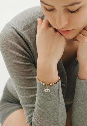 Aristocrazy, CHARM PIEDRA DE NACIMIENTO ABRIL CON CUARZO BLANCO UNISEX - Adorno - gold-coloured