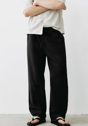 PULL&BEAR, RUSTIC - JOGGERS - Pantaloni - black