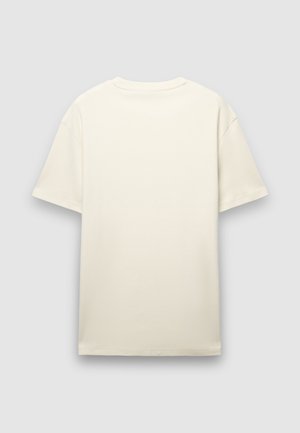 T-shirt a maniche corte, dalla vestibilità ampia, di colore crema, caratterizzata da un collo tondo e da un tessuto di cotone liscio e leggermente strutturato. Senza grafiche o design.