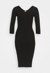 Robe en maille côtelée noire avec un décolleté en V profond et des manches trois-quarts, coupe ajustée, et ourlet à hauteur des genoux. Matière simple et texturée.