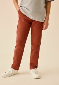 Unselected, rust brown