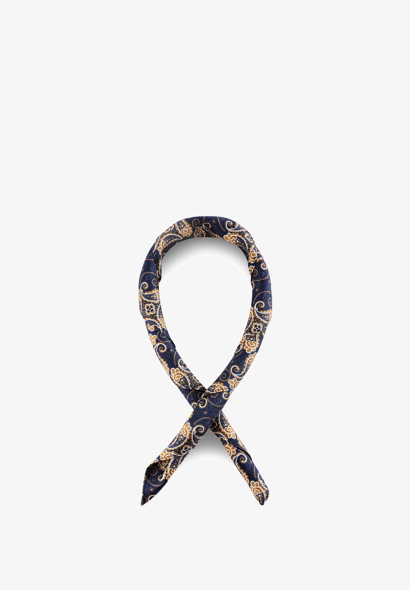 Marineblå silkeslips med beige blomstret paisleymønster bundet i en løs knute på hvit bakgrunn.