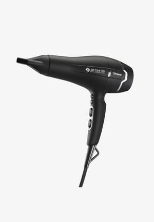 Asciugacapelli nero con ugello conico, impugnatura ergonomica e pulsanti di controllo sul lato. Caratterizzato da un design elegante e filtro removibile.